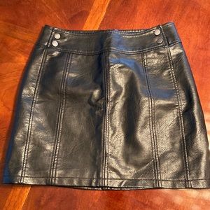 Faux ‼️Free People‼️leather skirt size 4